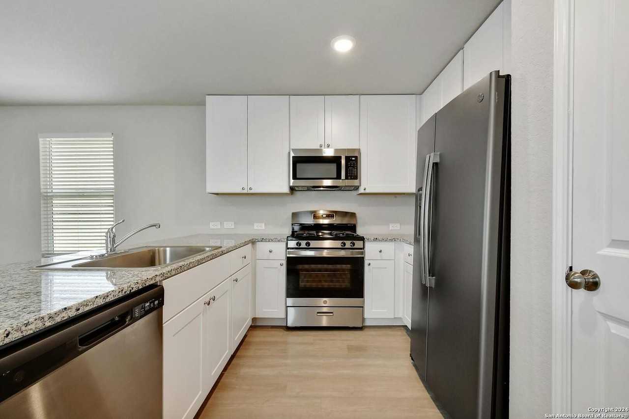 4250 Thalweg Way - Photo 4 of 25