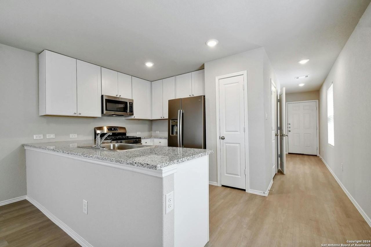 4250 Thalweg Way - Photo 6 of 25