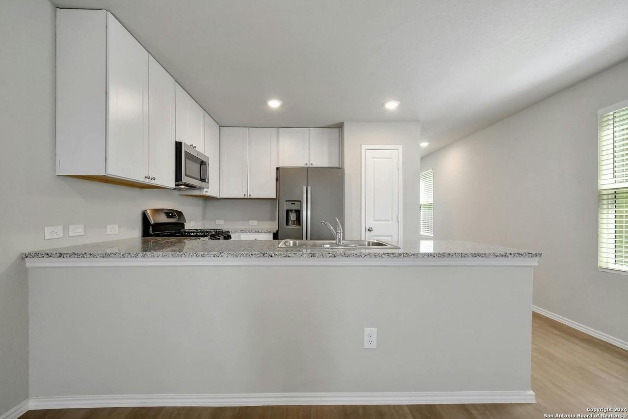 4250 Thalweg Way - Photo 7 of 25