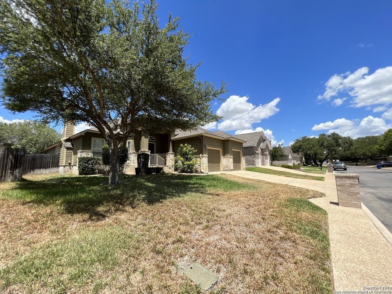 1303 Bluff Frst - Photo 3 of 48