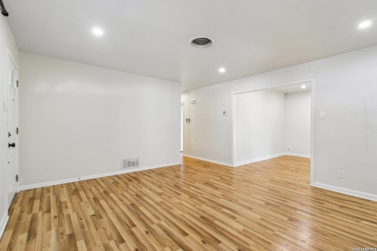 614 Coronet St - Photo 4 of 24