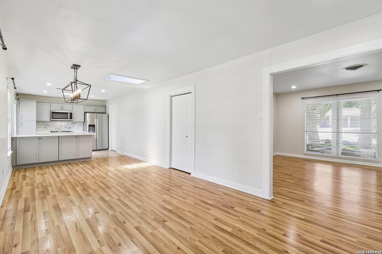 614 Coronet St - Photo 7 of 24