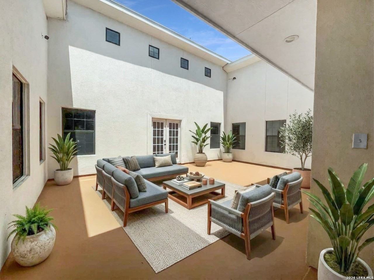 233 Esmeralda Dr - Photo 5 of 38