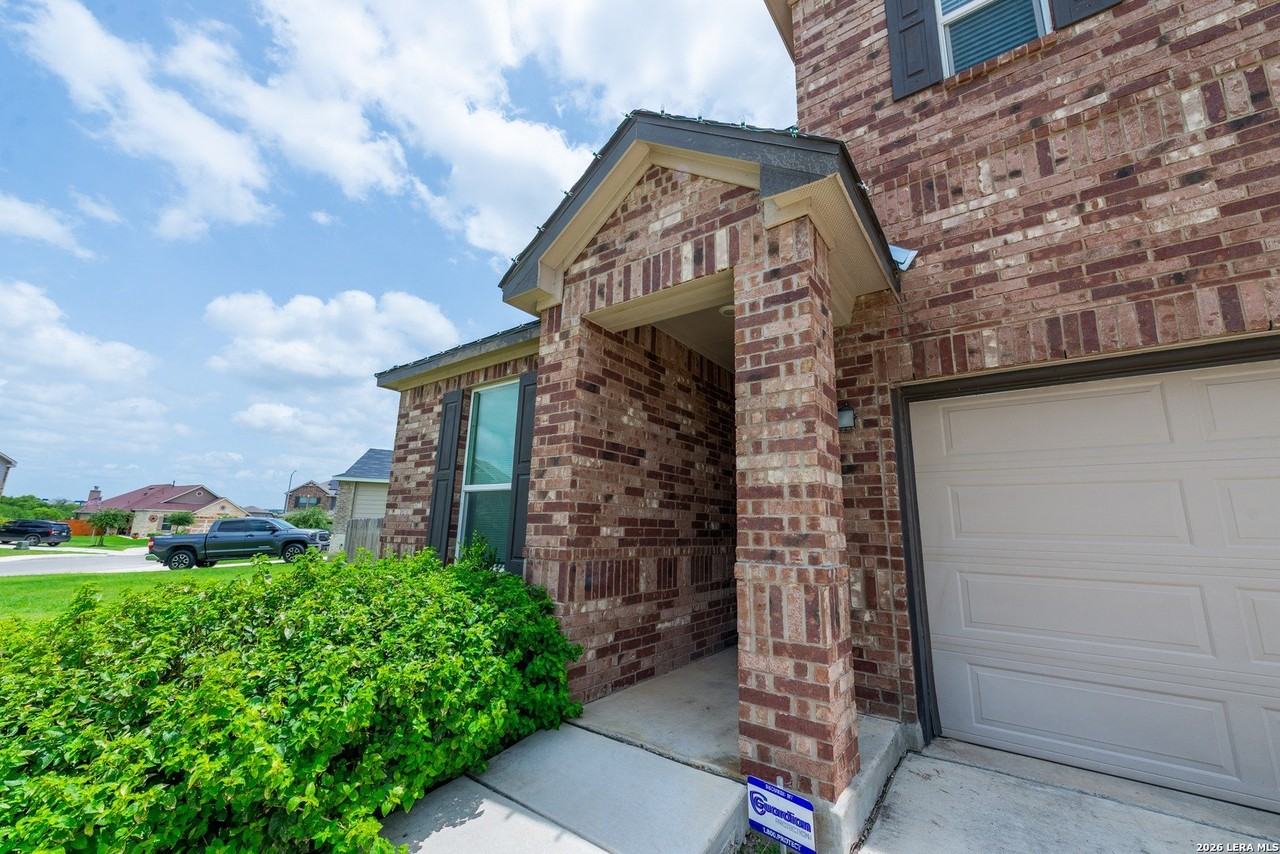 5526 Castle Brook Dr - Photo 4 of 31