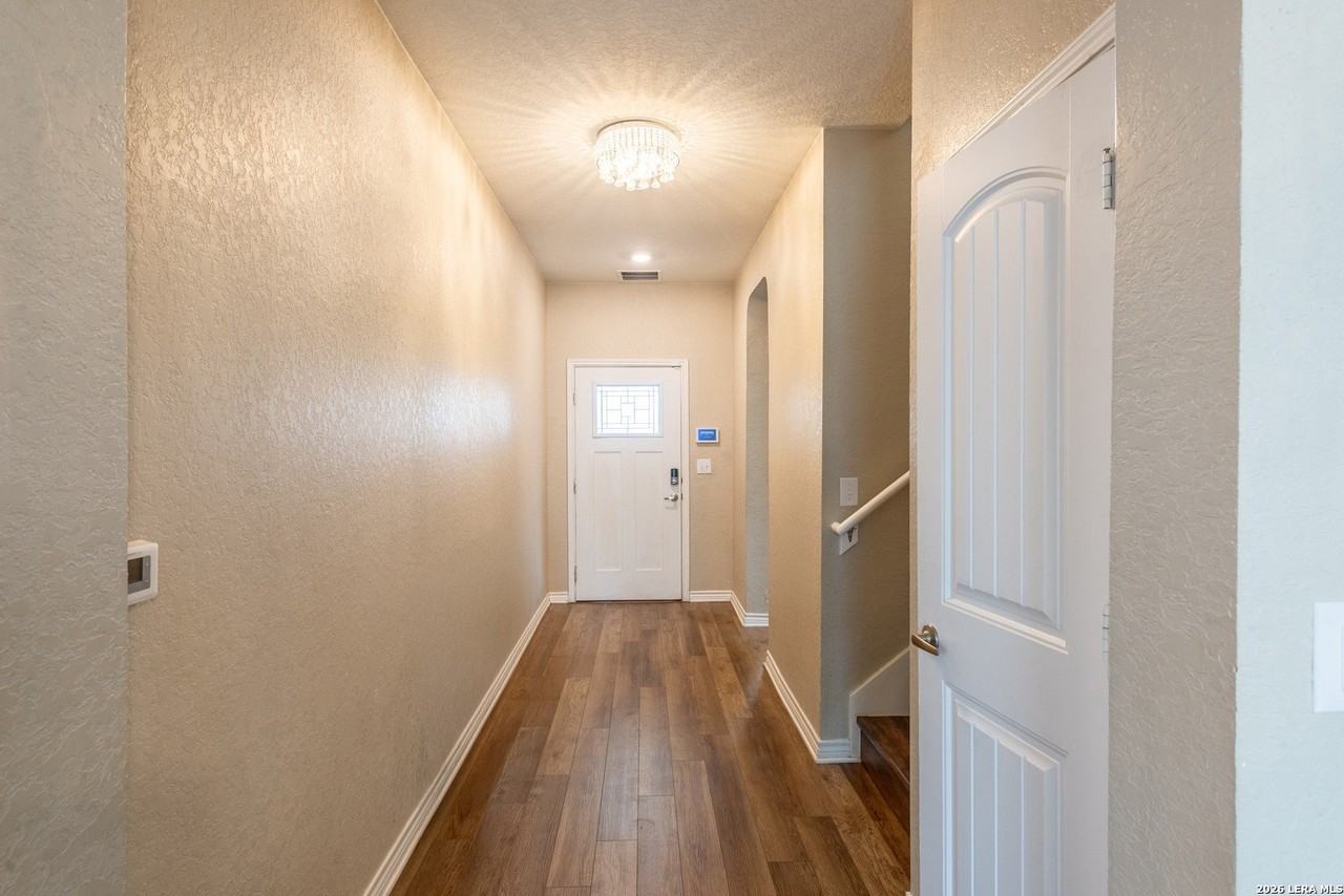 5526 Castle Brook Dr - Photo 5 of 31