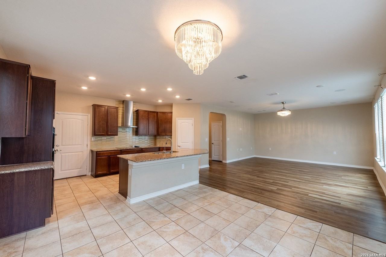 5526 Castle Brook Dr - Photo 6 of 31