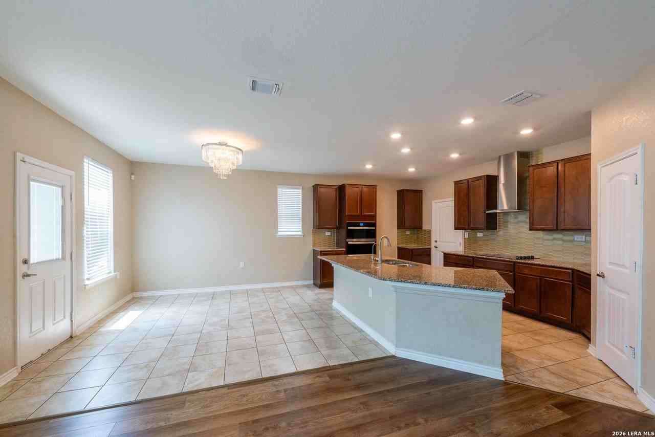 5526 Castle Brook Dr - Photo 7 of 31