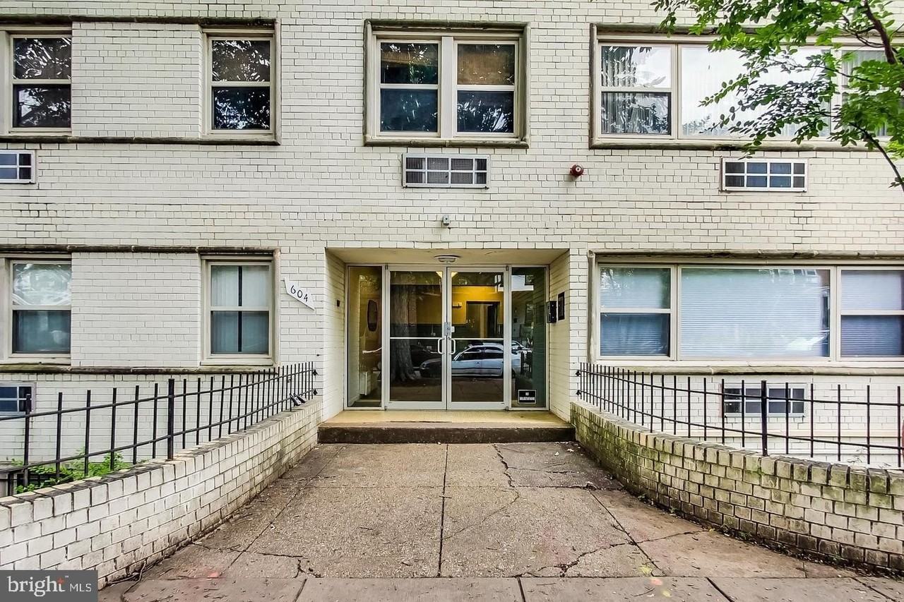 604 Longfellow St Nw #303 - Photo 2 of 12