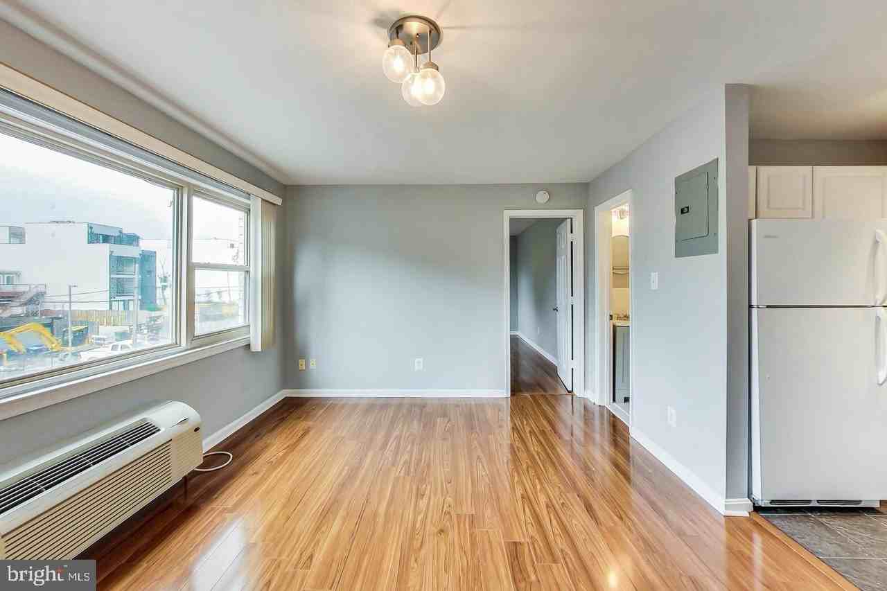 604 Longfellow St Nw #303 - Photo 5 of 12
