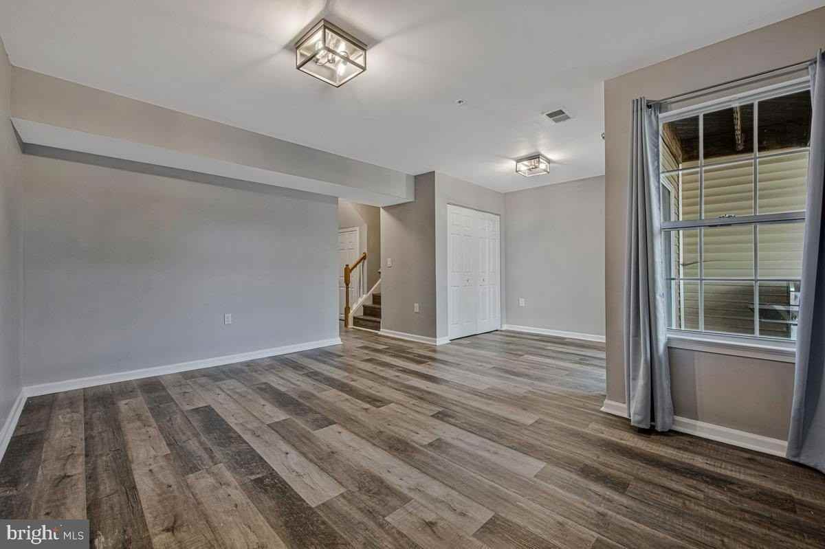 2304 Kezey Ct - Photo 4 of 33