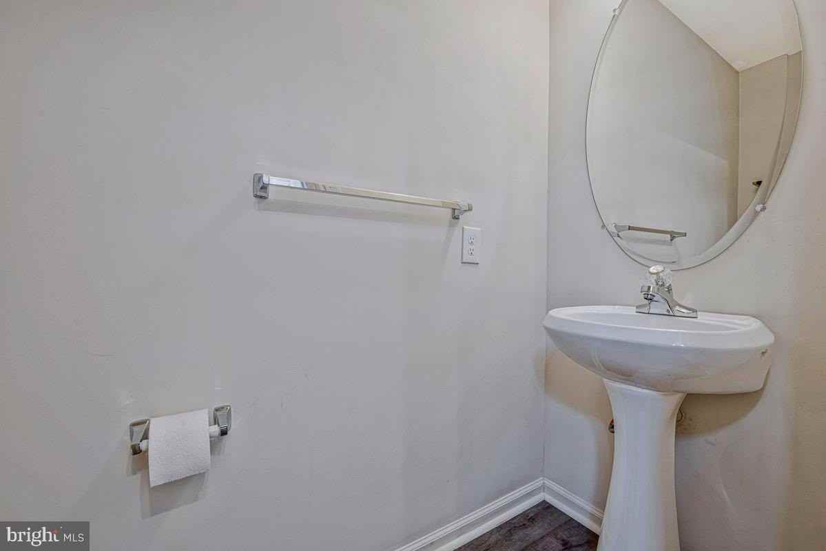 2304 Kezey Ct - Photo 5 of 33