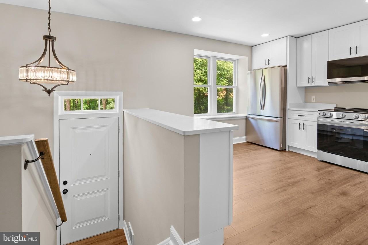 2613 Ebony Rd - Photo 3 of 38