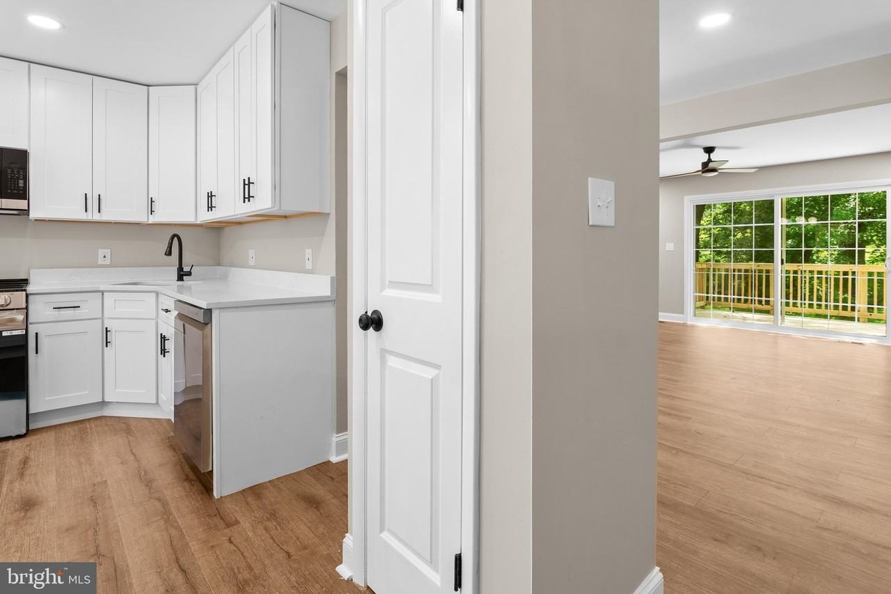 2613 Ebony Rd - Photo 4 of 38