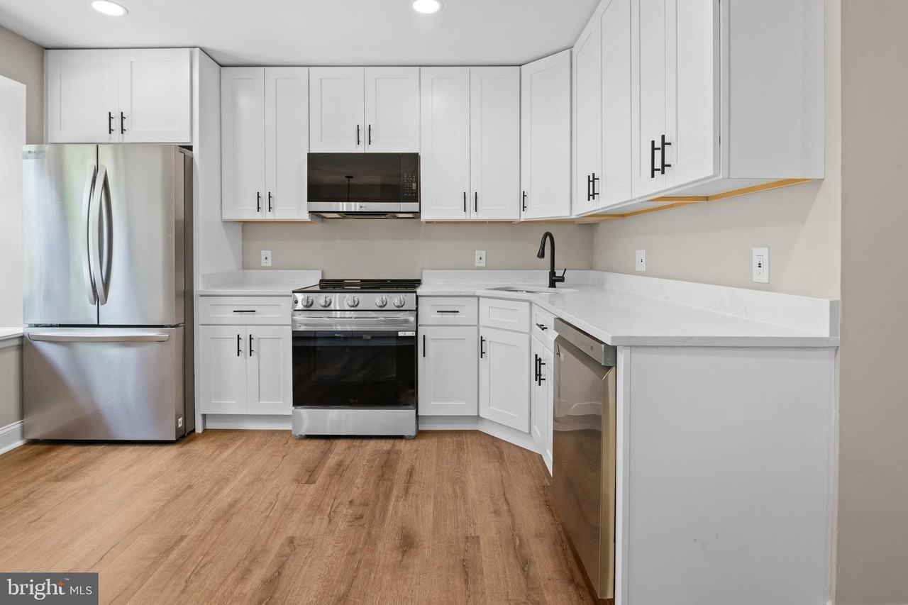 2613 Ebony Rd - Photo 5 of 38