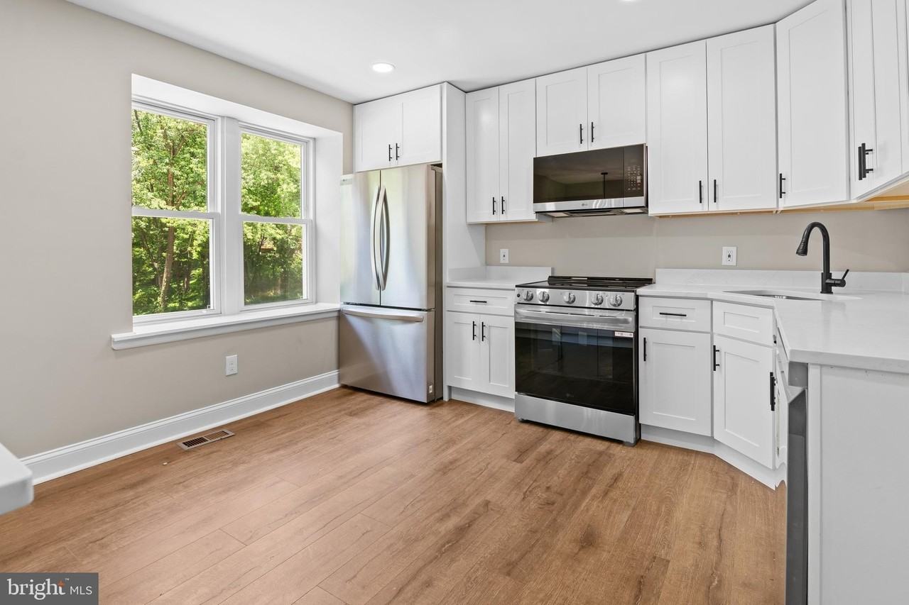 2613 Ebony Rd - Photo 6 of 38