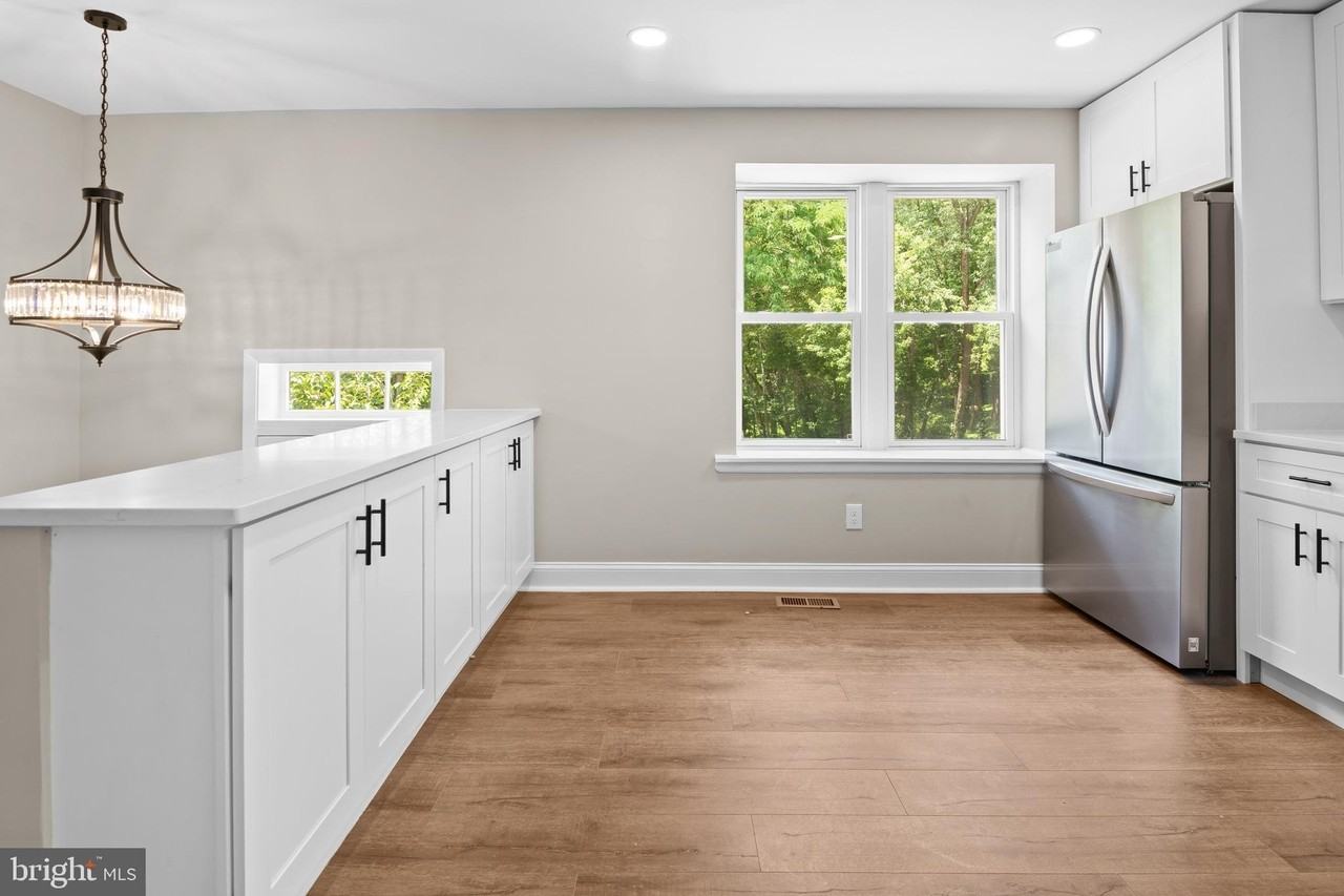 2613 Ebony Rd - Photo 7 of 38