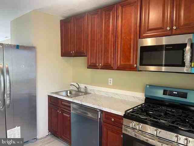 13 Chatham Ct - Photo 4 of 17