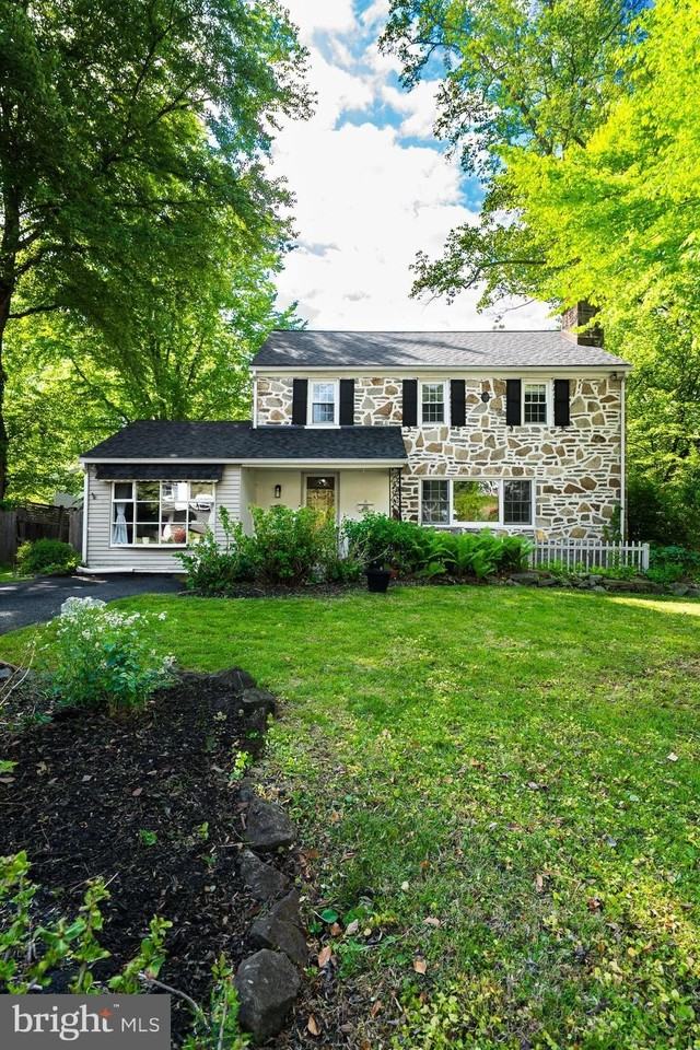1013 Severn Ln - Photo 2 of 13
