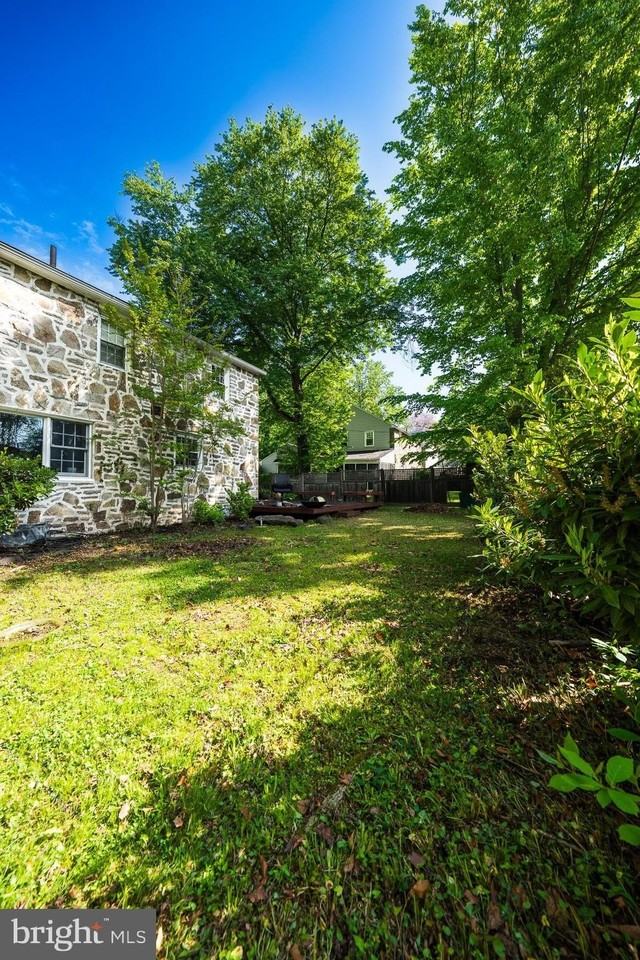 1013 Severn Ln - Photo 3 of 13