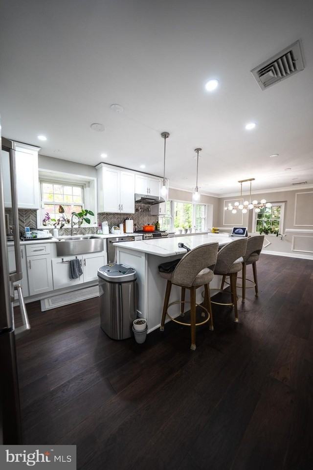 1013 Severn Ln - Photo 4 of 13