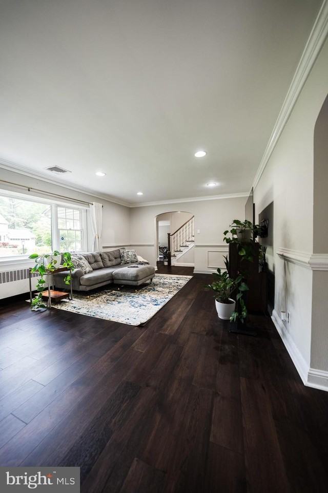 1013 Severn Ln - Photo 6 of 13