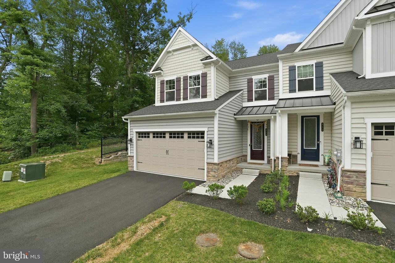 411 Ponds Edge Dr - Photo 2 of 50