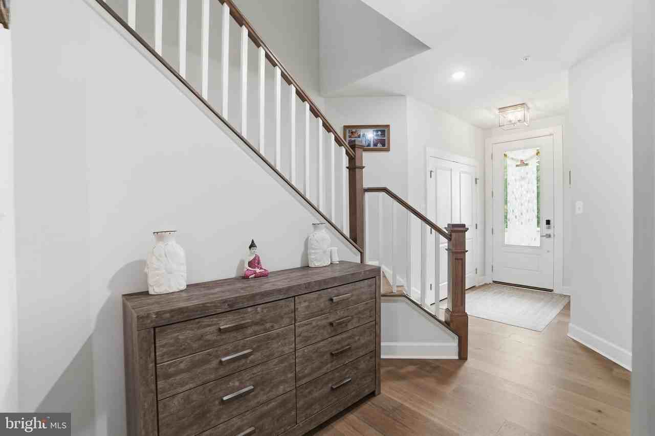 411 Ponds Edge Dr - Photo 4 of 50