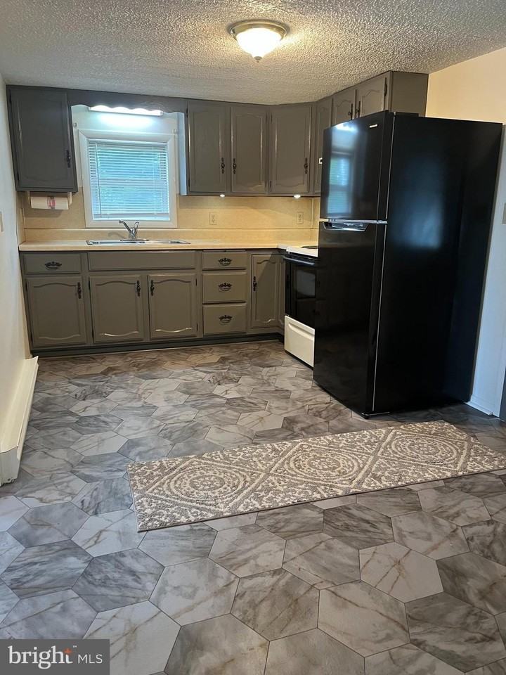 5390 Main St #2 - Photo 3 of 18