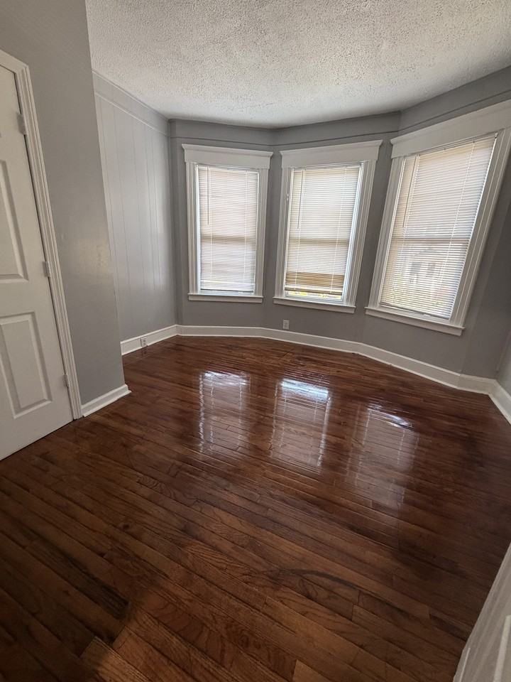 265 W Ivy St #1 - Photo 3 of 16