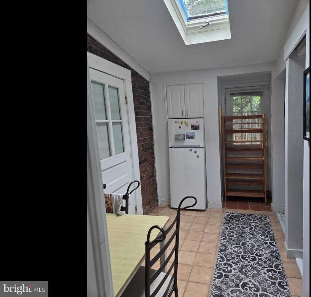 2511 S Grant St - Photo 2 of 5