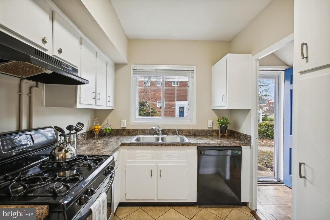 3139 Martha Custis Dr - Photo 4 of 41