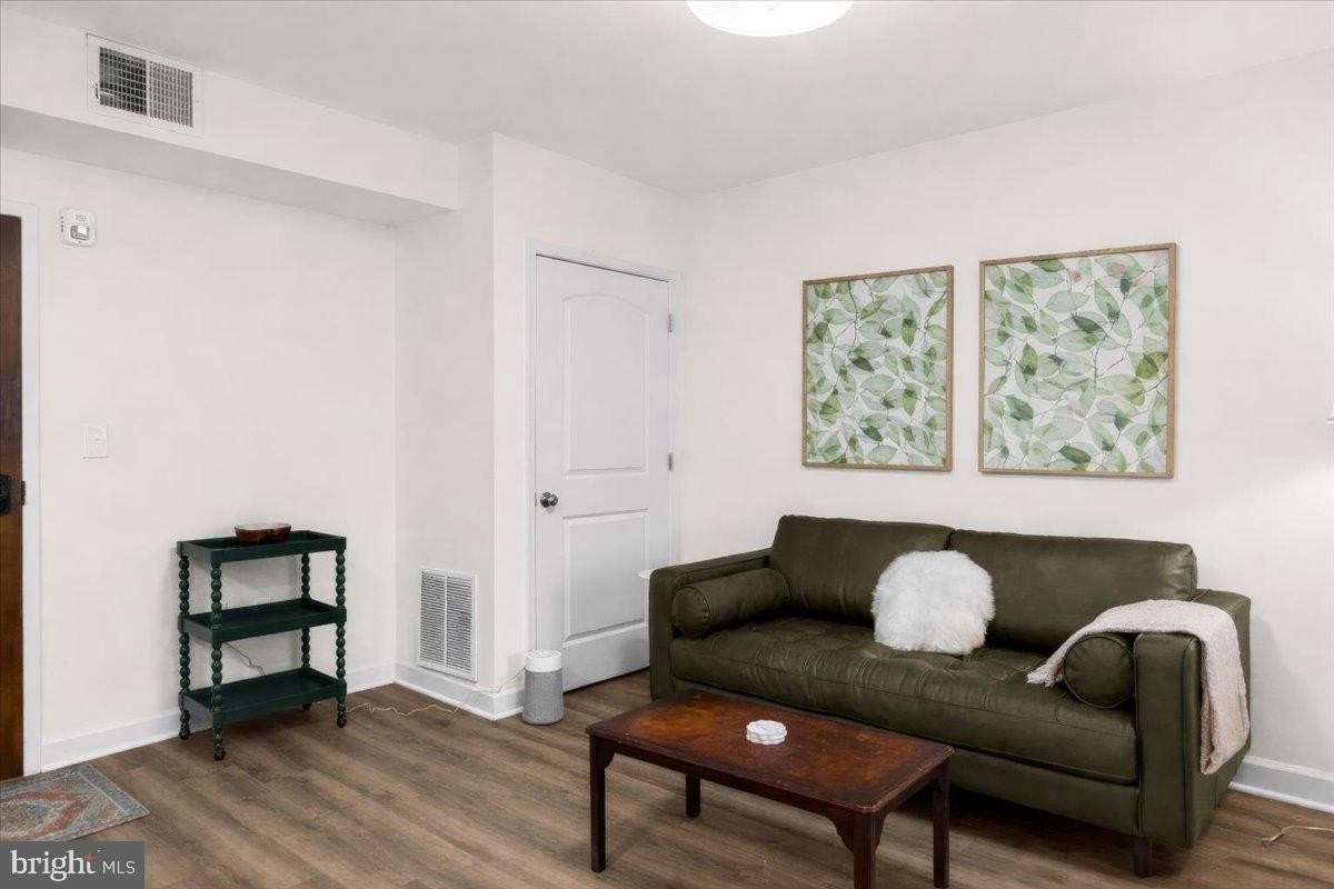 380 Broadview Ave #2 - Photo 3 of 25