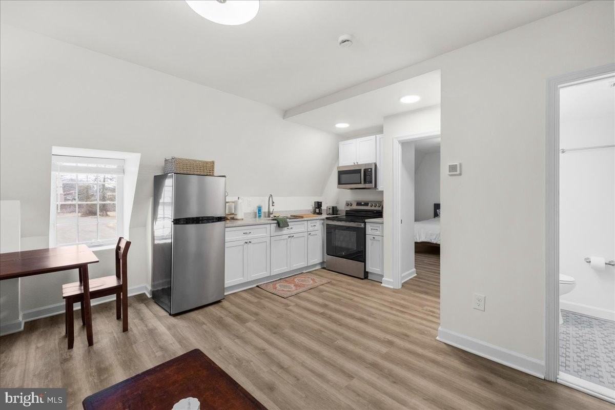 380 Broadview Ave #2 - Photo 4 of 25