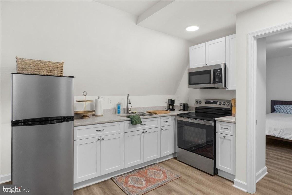 380 Broadview Ave #2 - Photo 6 of 25