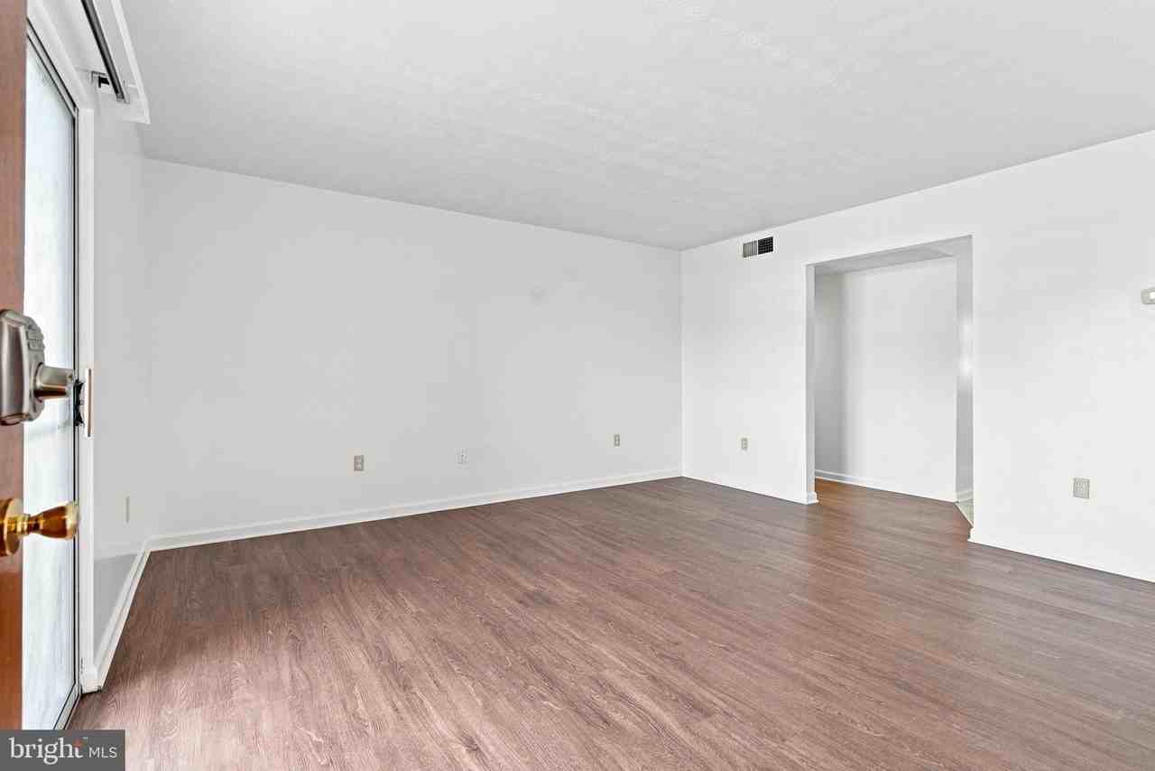 820 Locust St #3 - Photo 6 of 19