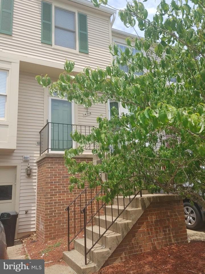 14716 Grobie Pond Ln - Photo 2 of 34