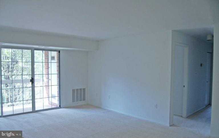 1933 Wilson Ln #301 - Photo 5 of 11