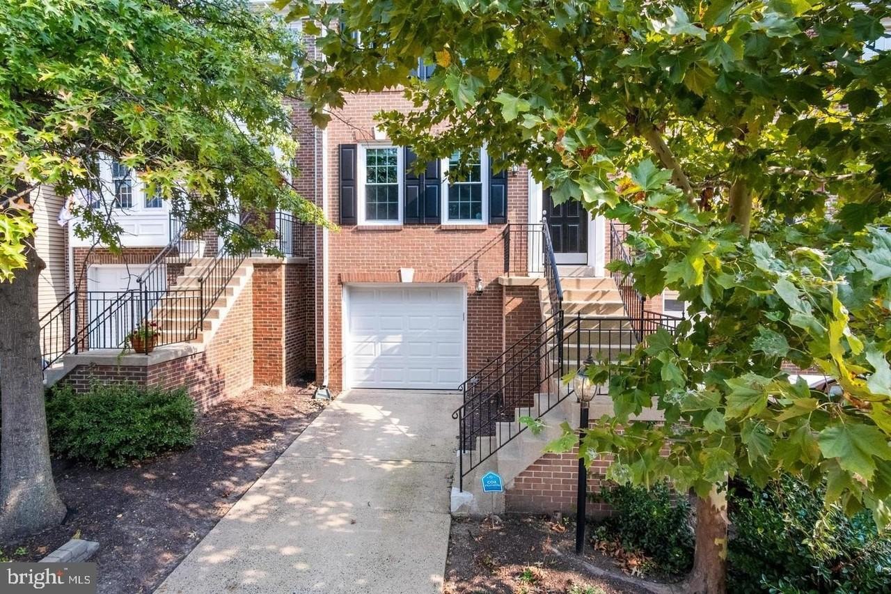 7439 Heatherfield Ln - Photo 2 of 30