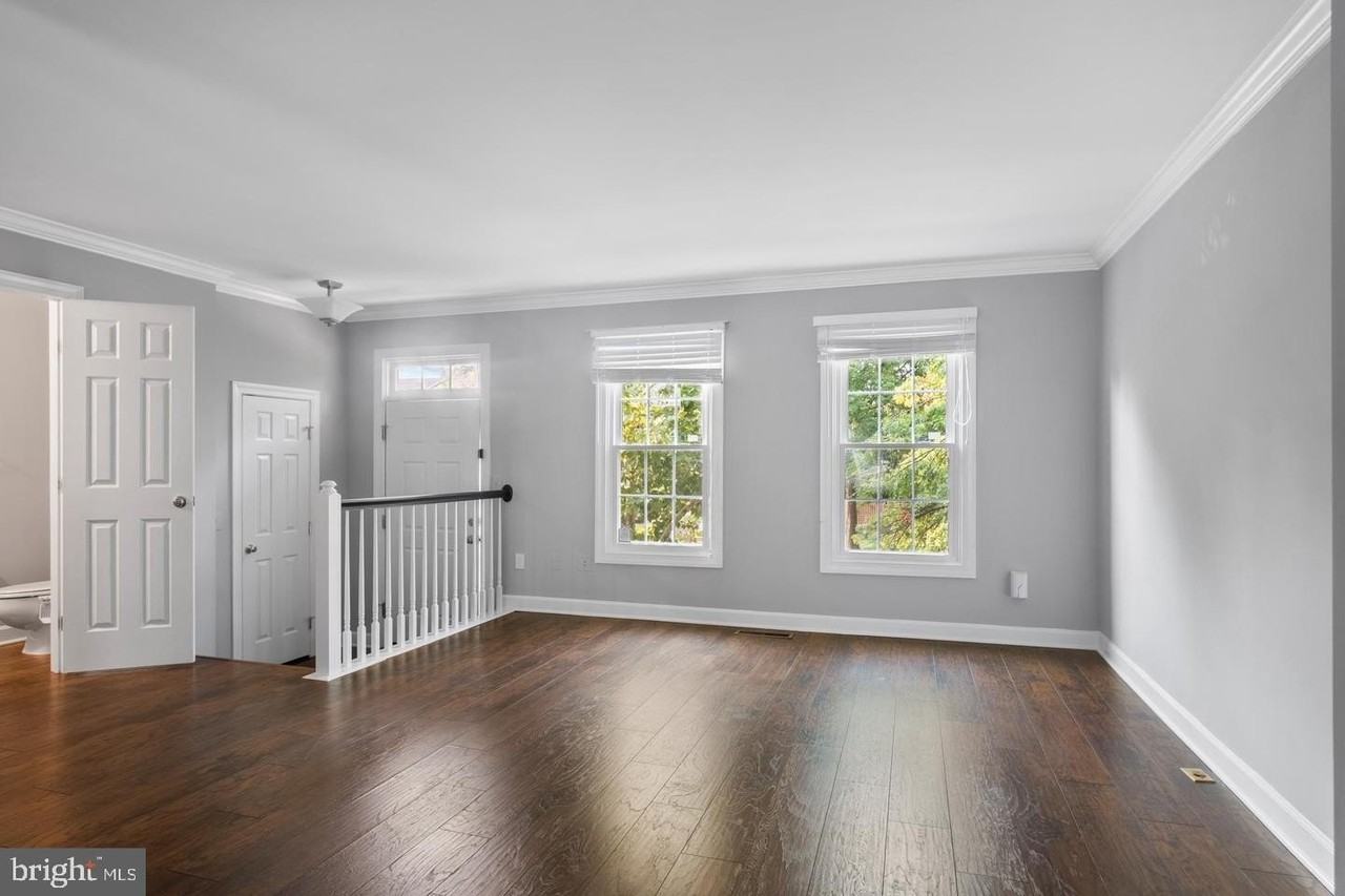 7439 Heatherfield Ln - Photo 3 of 30