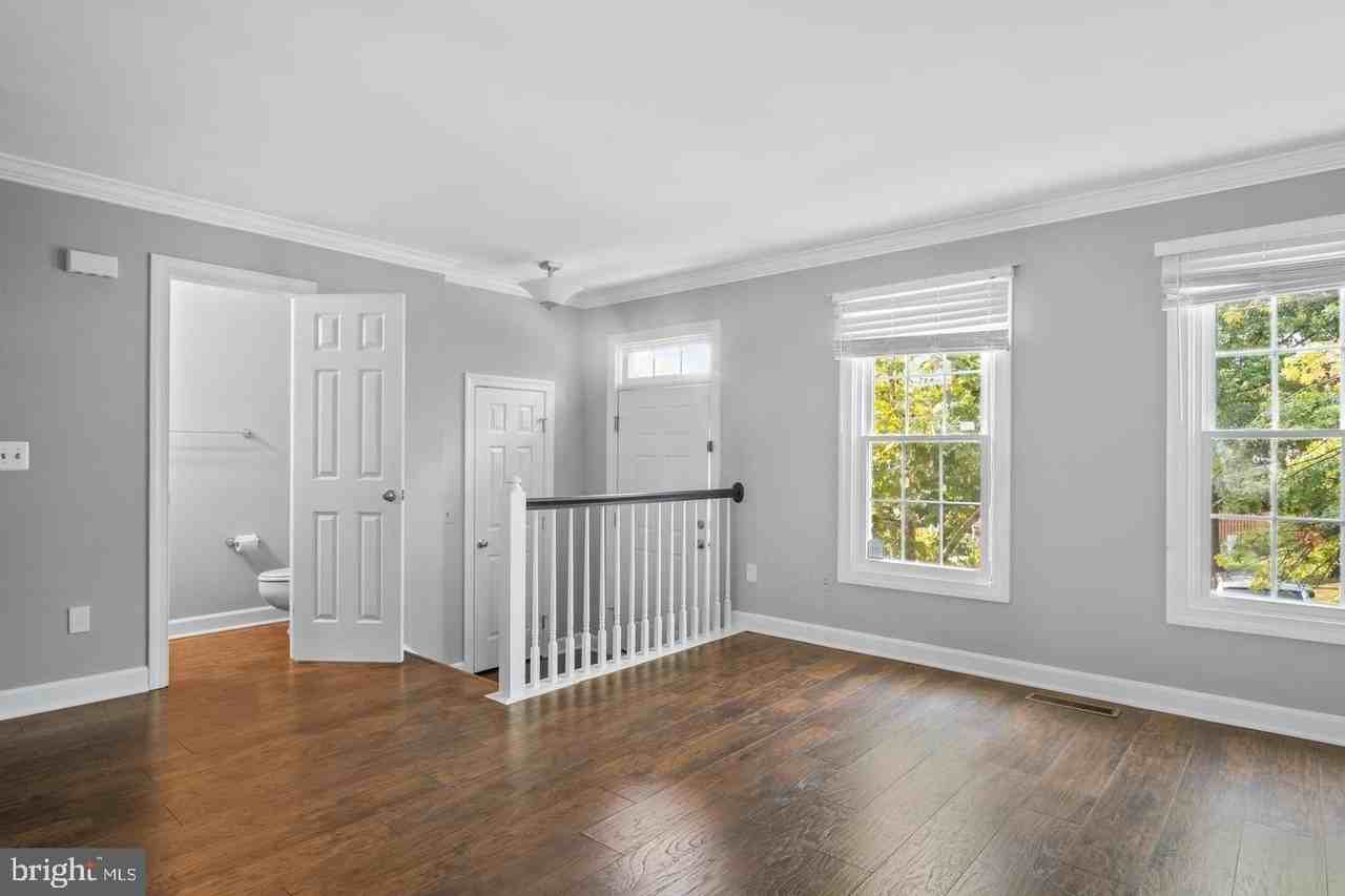 7439 Heatherfield Ln - Photo 4 of 30