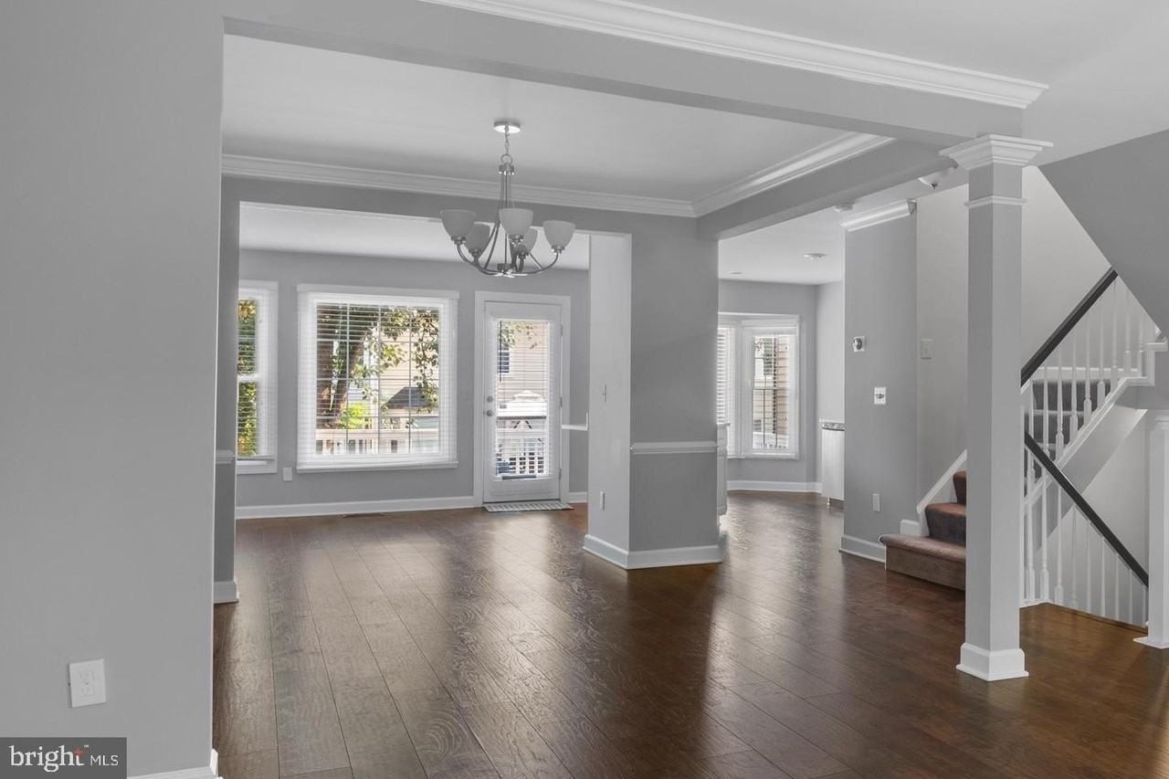 7439 Heatherfield Ln - Photo 6 of 30