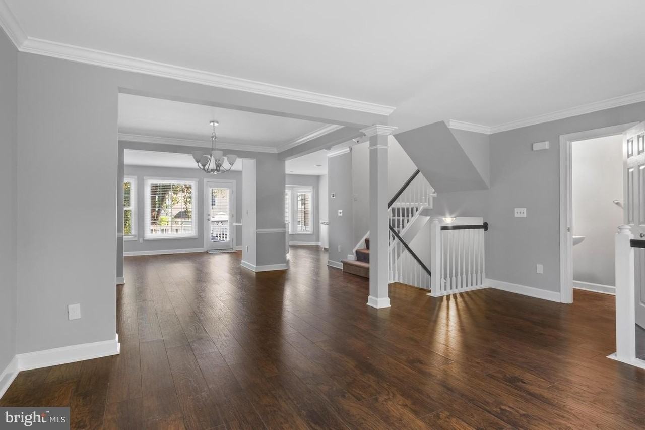 7439 Heatherfield Ln - Photo 7 of 30