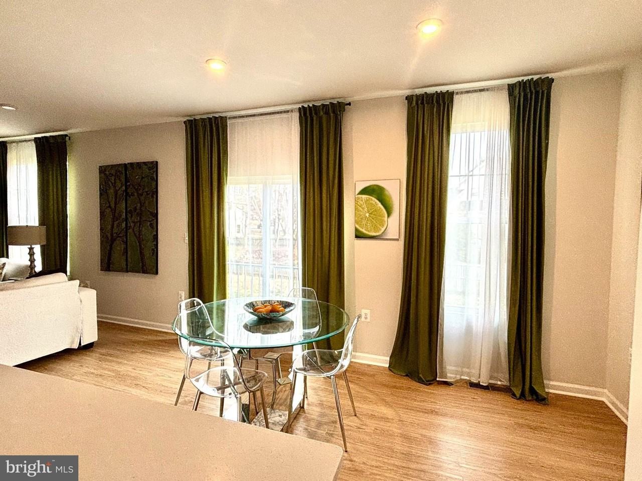 335 National St - Photo 7 of 33