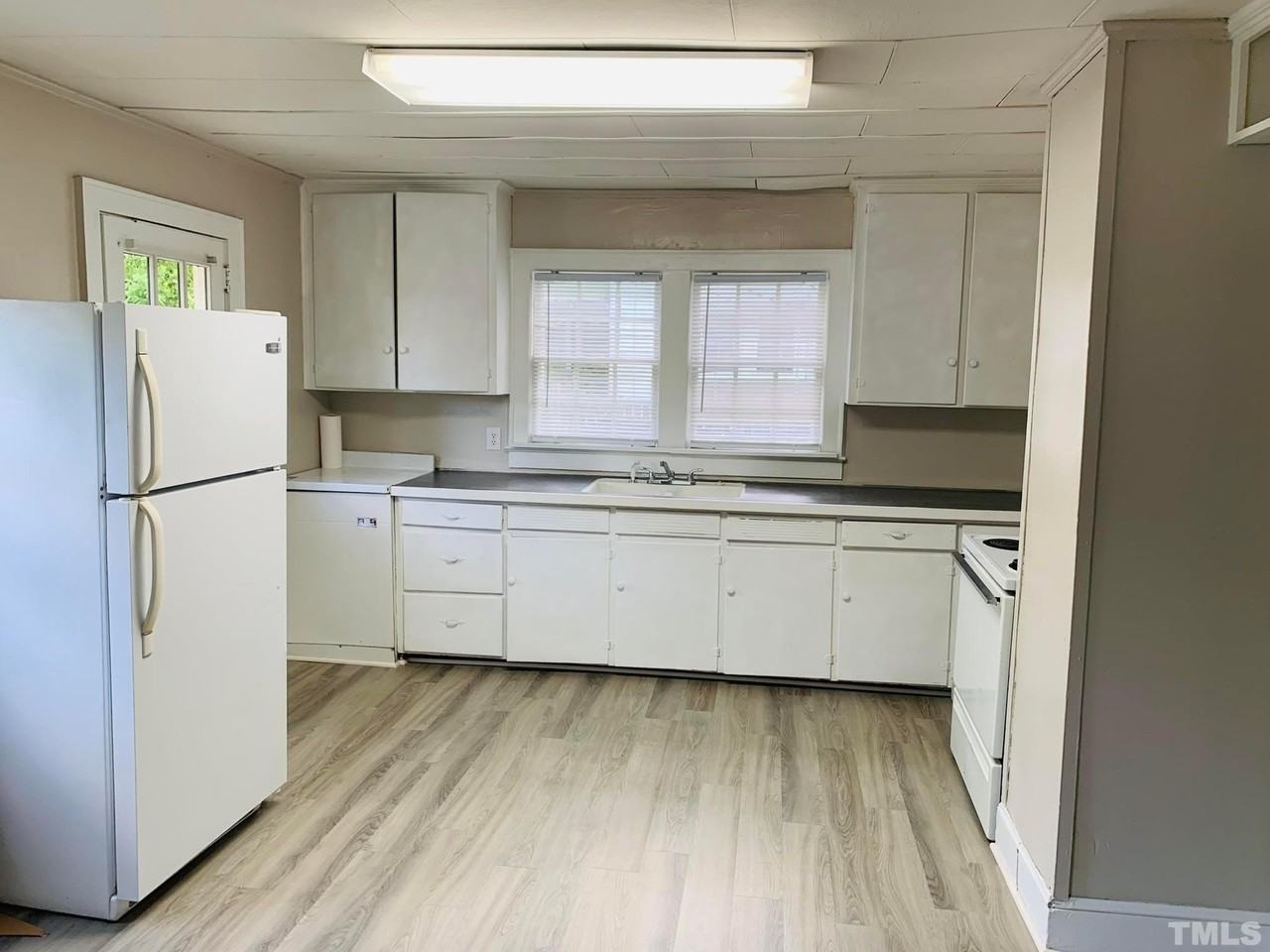203 Hillsborough Rd - Photo 3 of 12