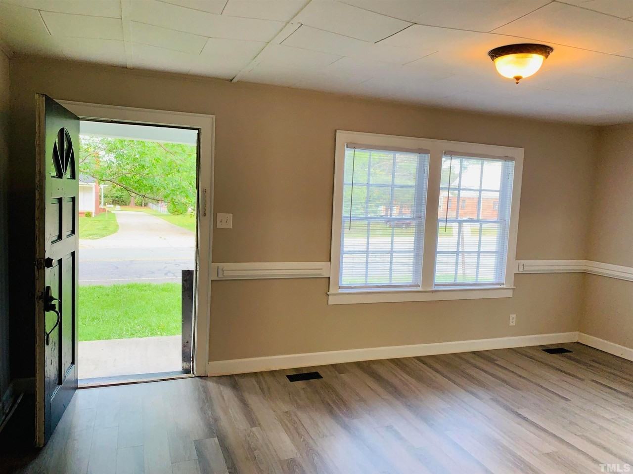 203 Hillsborough Rd - Photo 6 of 12