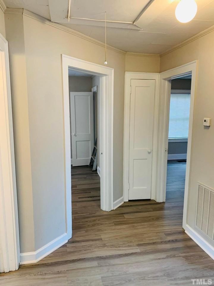 203 Hillsborough Rd - Photo 7 of 12