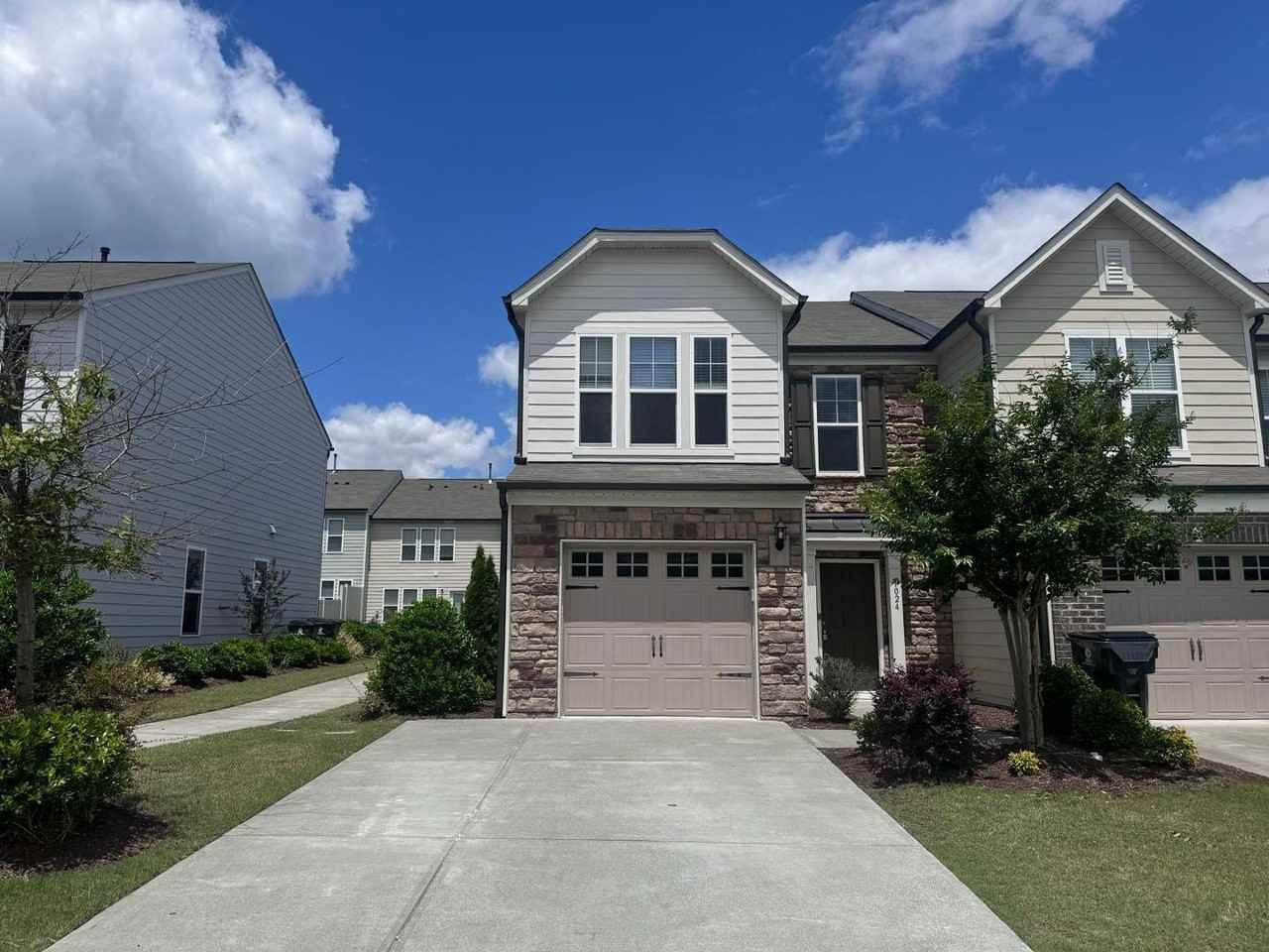 1024 Laceflower Dr - Photo 2 of 28