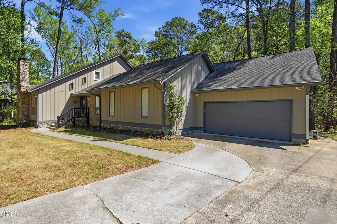 4002 Westfield Dr - Photo 2 of 48