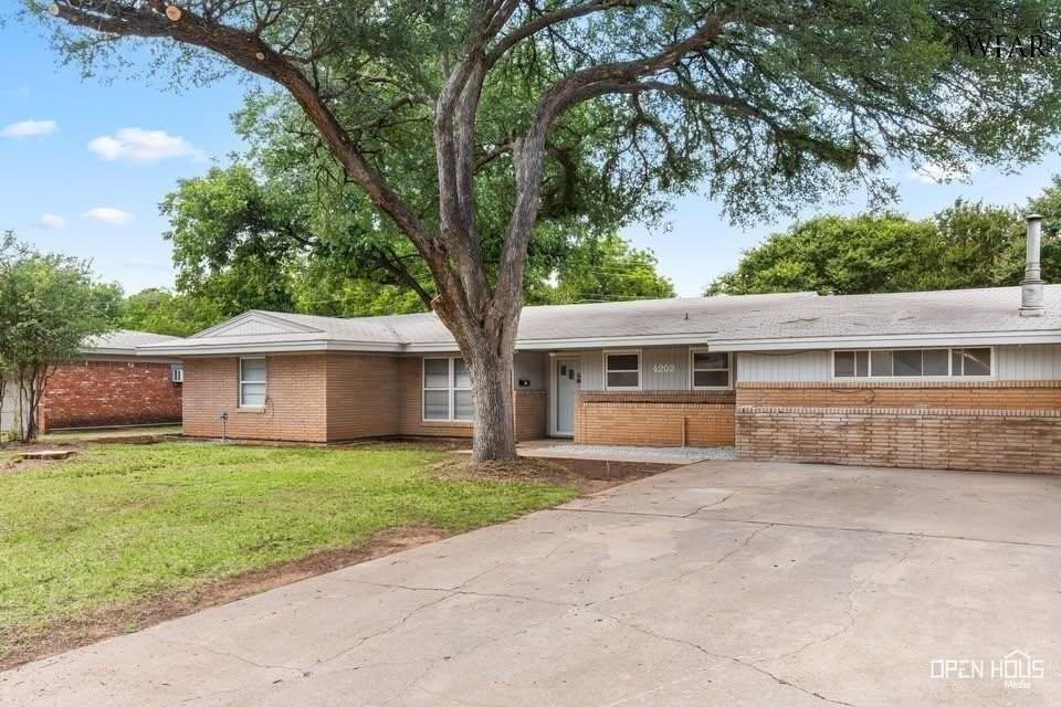 4202 Meadowbrook Dr - Photo 2 of 30