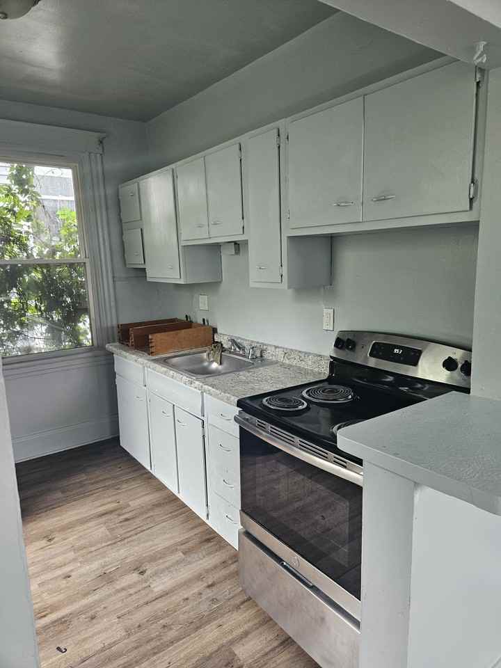 953 Wells St #2 - Photo 4 of 12